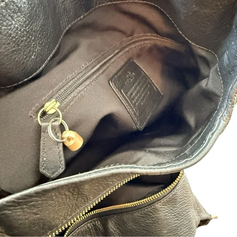 Coach Black Pebbled Leather Shoulder Tote Bag Gold Hardware casual‎ quiet luxury